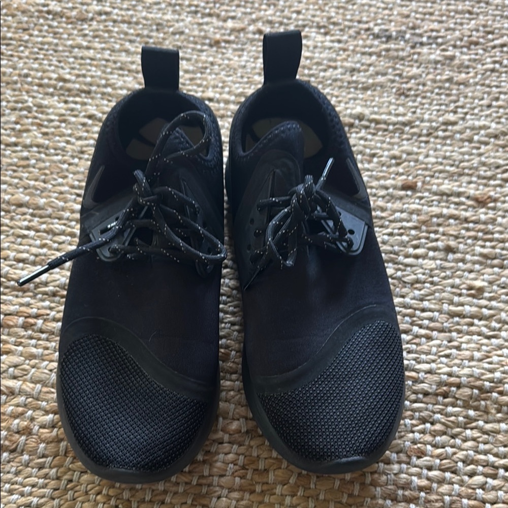Black Nike Sneakers